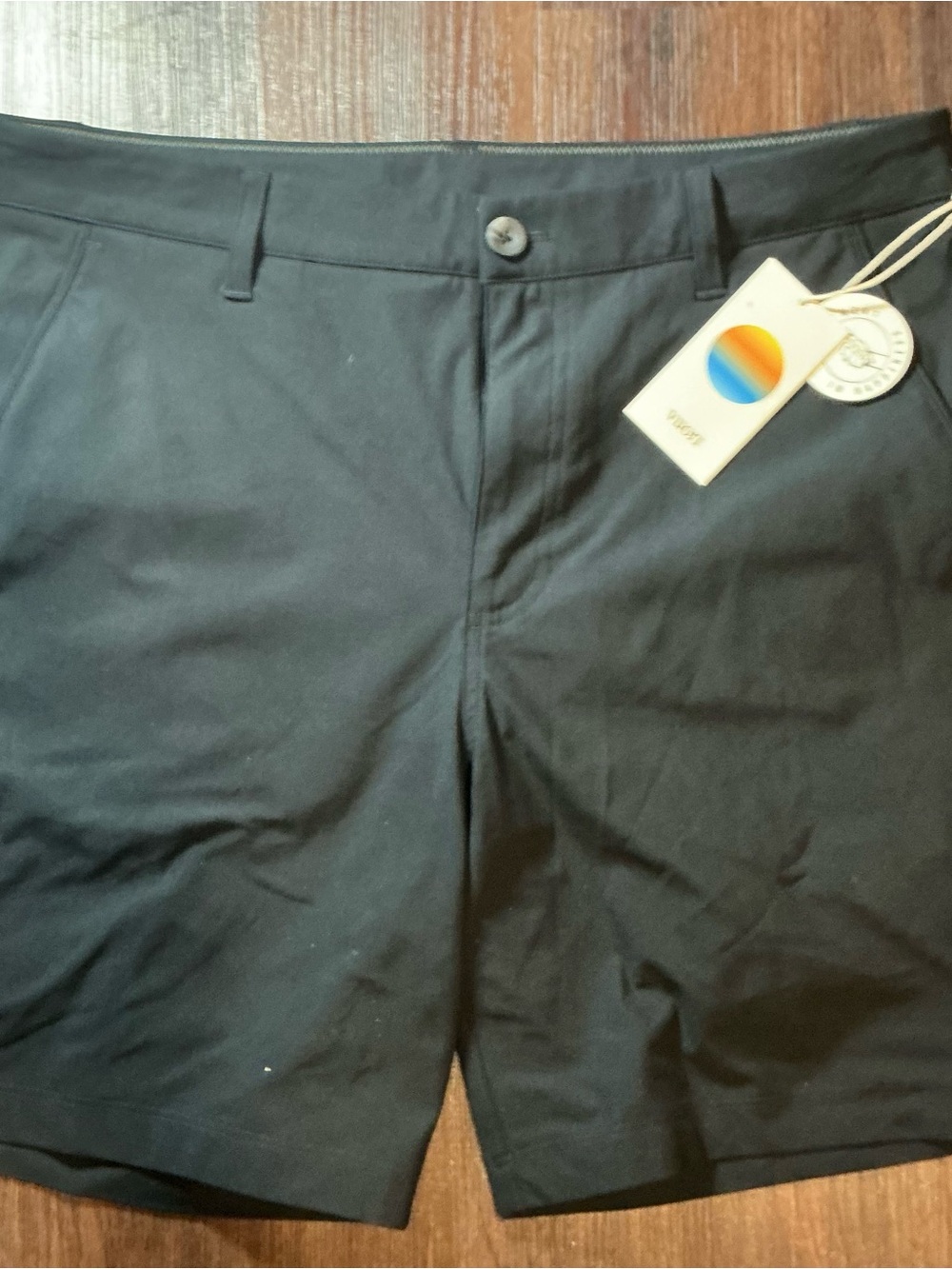 VUORI 8” Meta Short NWT size 34 Brand New